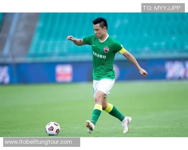 重庆足球队强势领跑锦标赛积分榜71分稳居第一