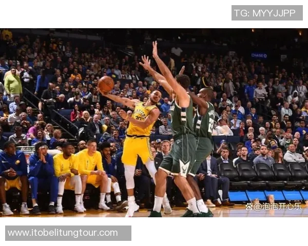 勇士与雄鹿精彩对决比赛录像回顾及精彩瞬间分析